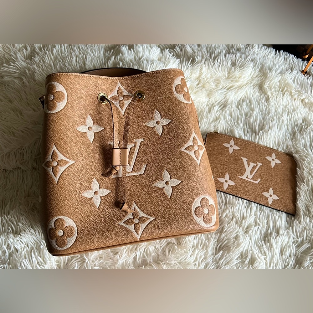 Louis Vuitton NeoNoe MM bicolor